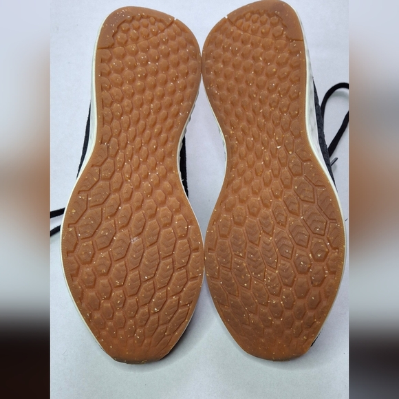 New Balance Sneaker - Picture 15 of 16